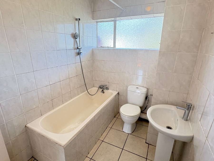 2 Bedroom Property for Sale in Wynberg Upper Western Cape